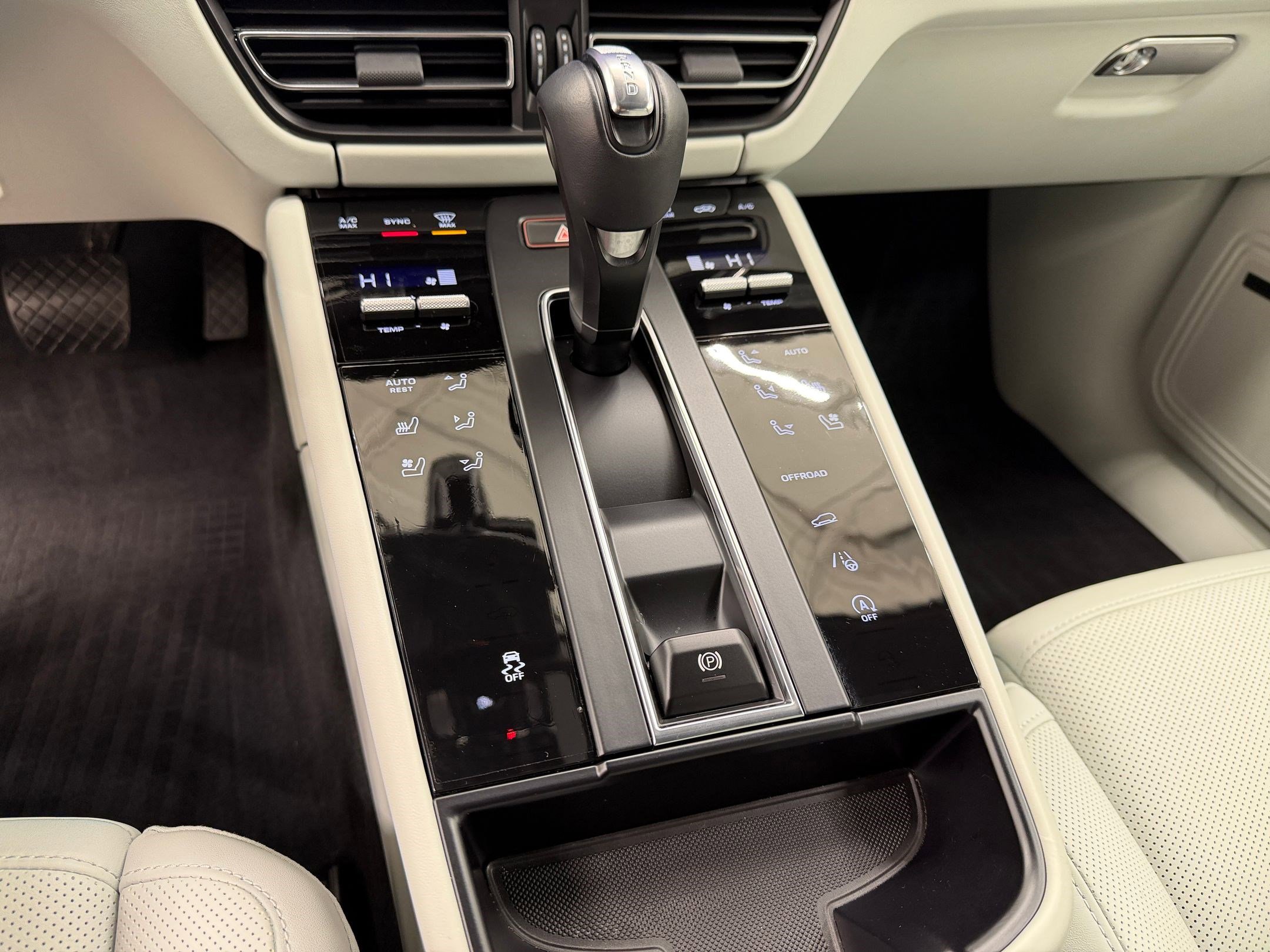 Used 2025 Porsche Macan image 20