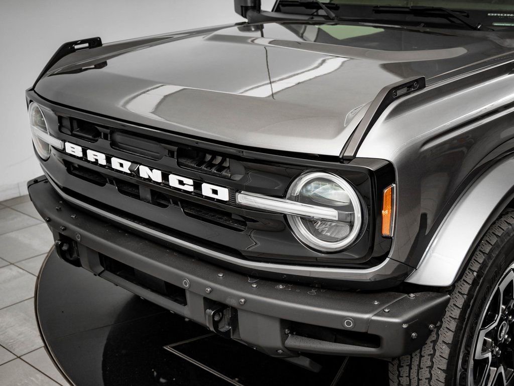 Used 2022 Ford Bronco Outer Banks image 3