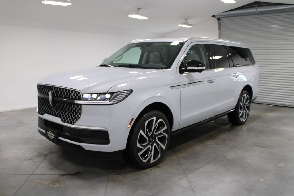 New 2026 Lincoln Navigator L Reserve image 3