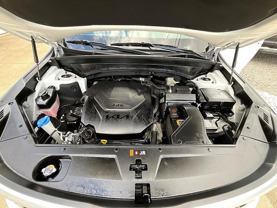 Used 2023 Kia Telluride LX image 3