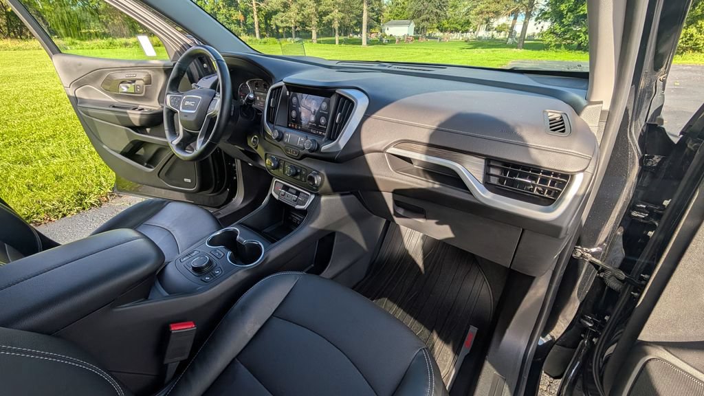 Used 2023 GMC Terrain SLT w/ Infotainment Package II AWD/4WD image 17