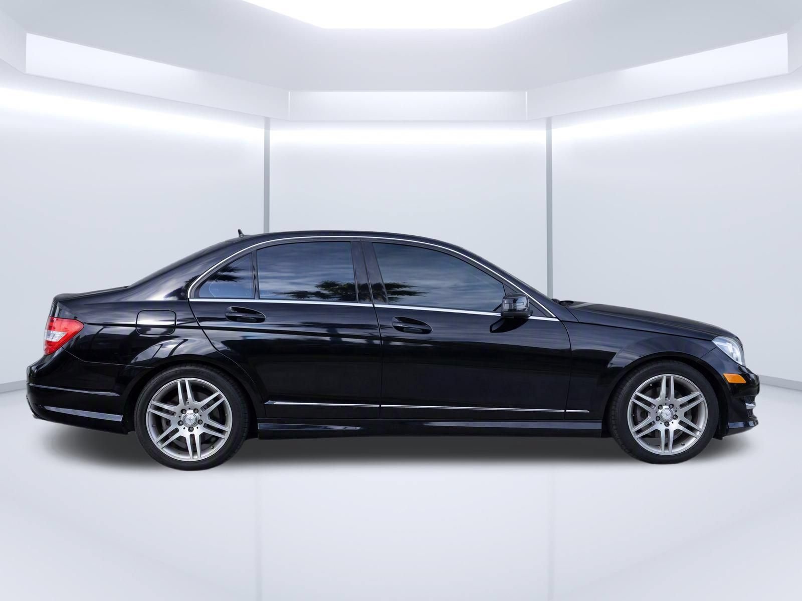 Used 2010 Mercedes-Benz C 350 Sport image 8
