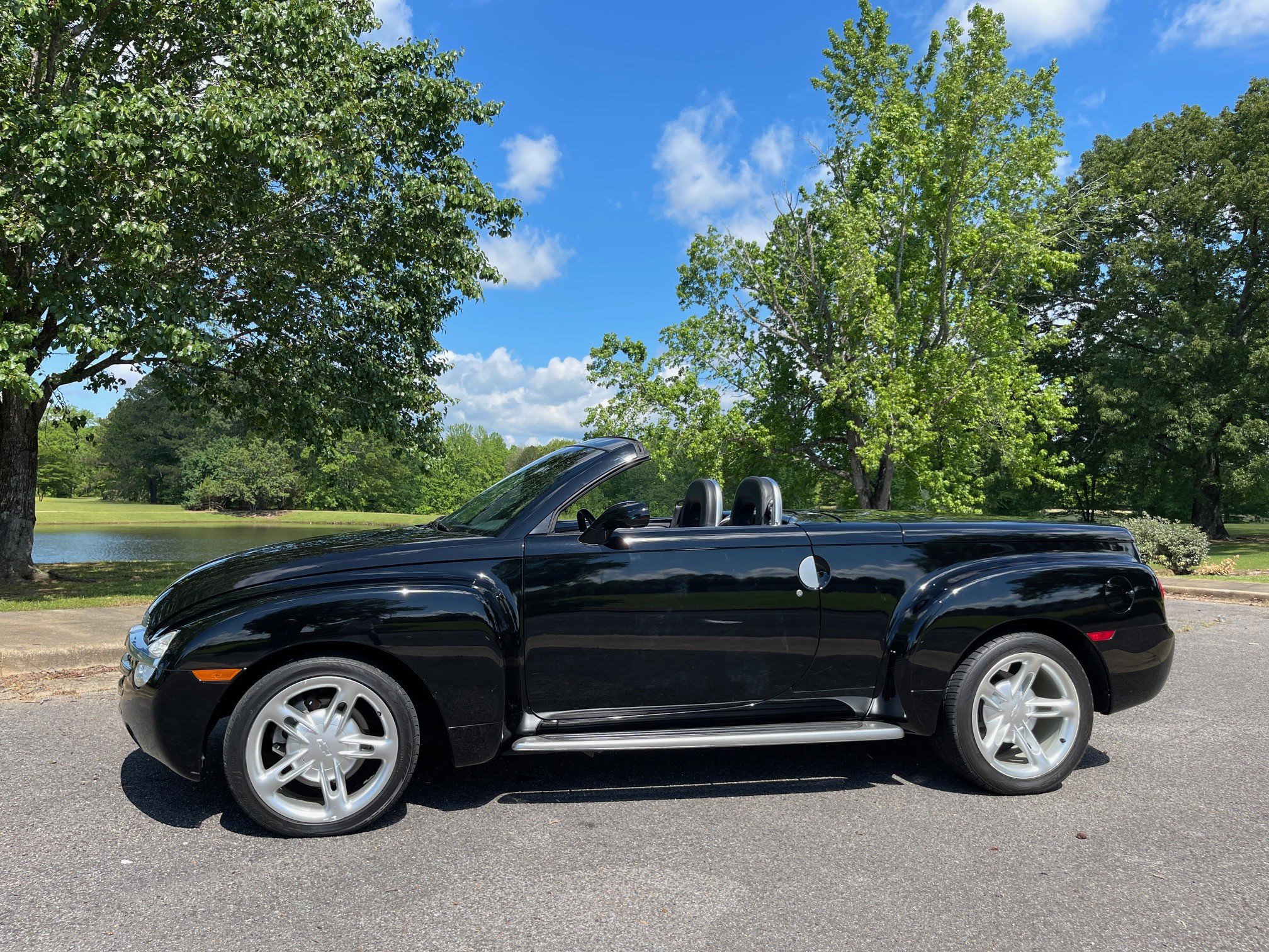 Used 2003 Chevrolet SSR w/ Preferred Equipment Group RWD image 21