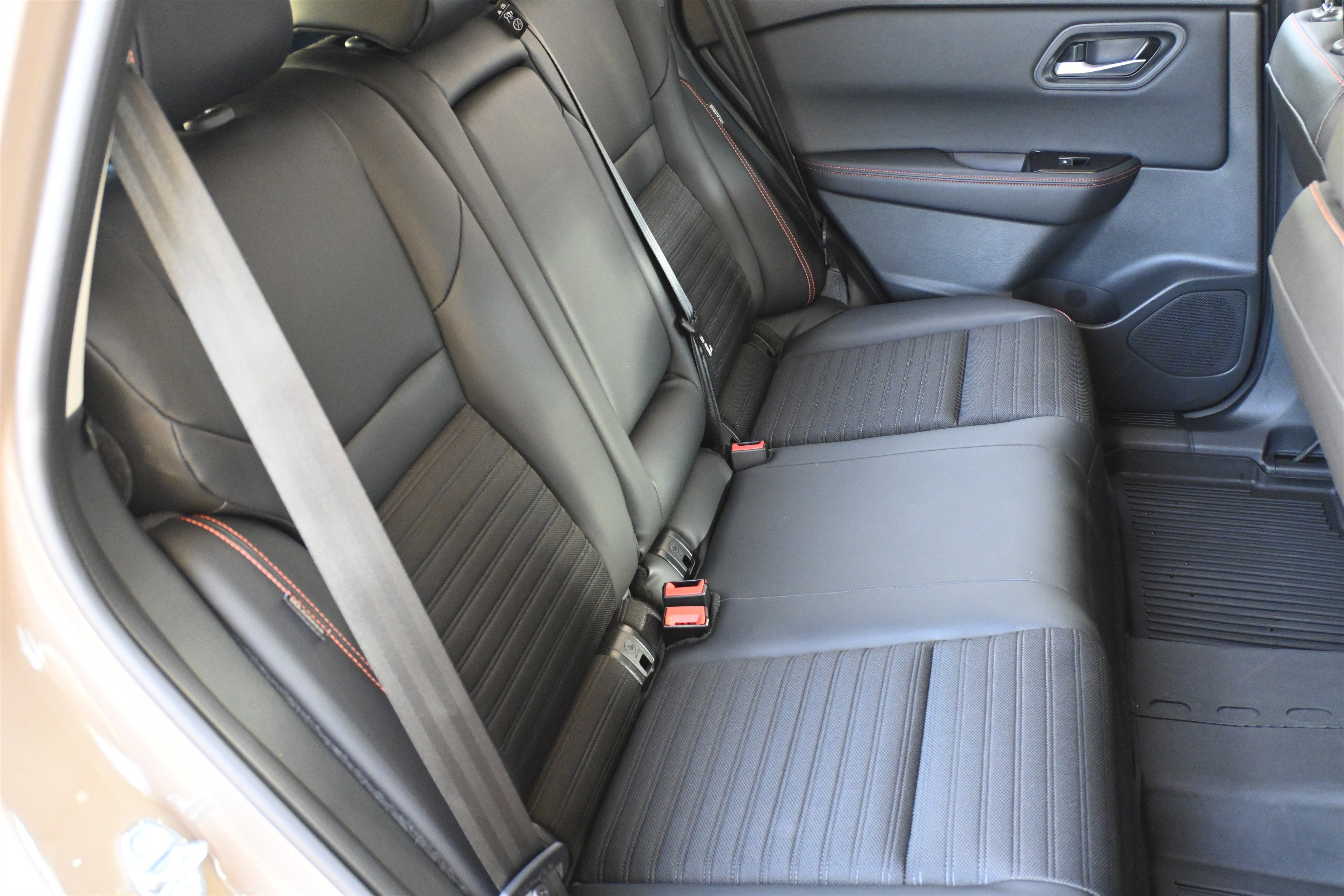 Used 2025 Nissan Rogue SV w/ Rock Creek Premium Package image 20