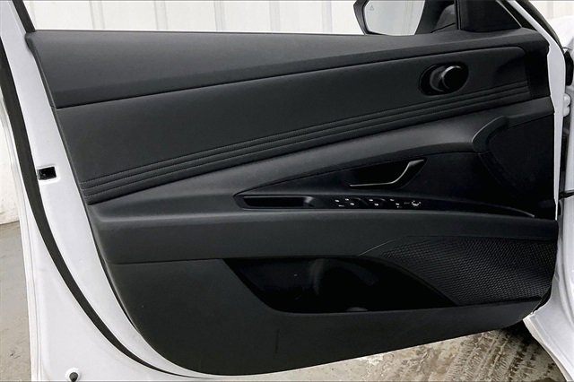 Used 2025 Hyundai Elantra SEL image 20
