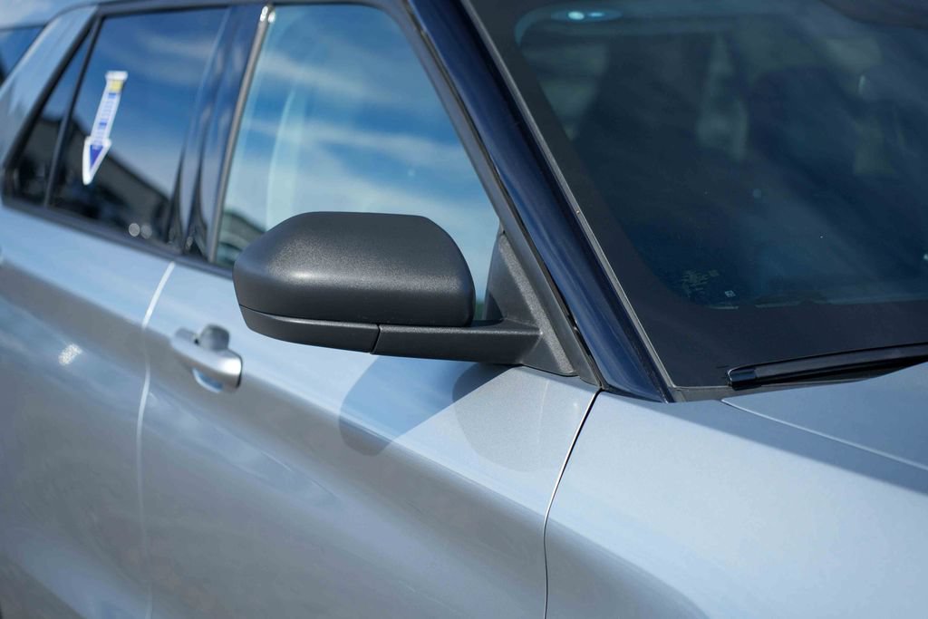 Used 2023 Ford Explorer XLT w/ Equipment Group 202A AWD/4WD image 9
