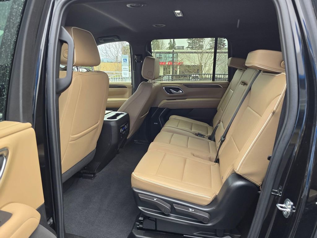 Used 2024 Chevrolet Suburban Premier AWD/4WD image 17