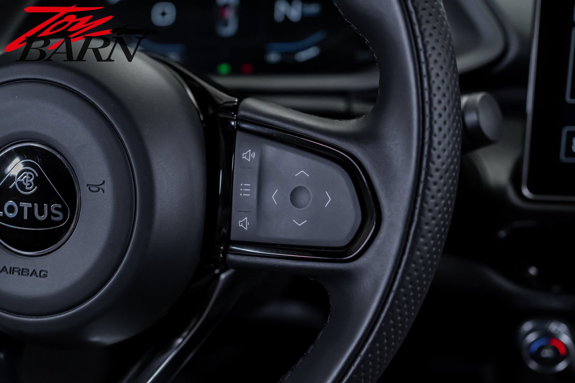 Used 2025 Lotus Emira RWD image 31