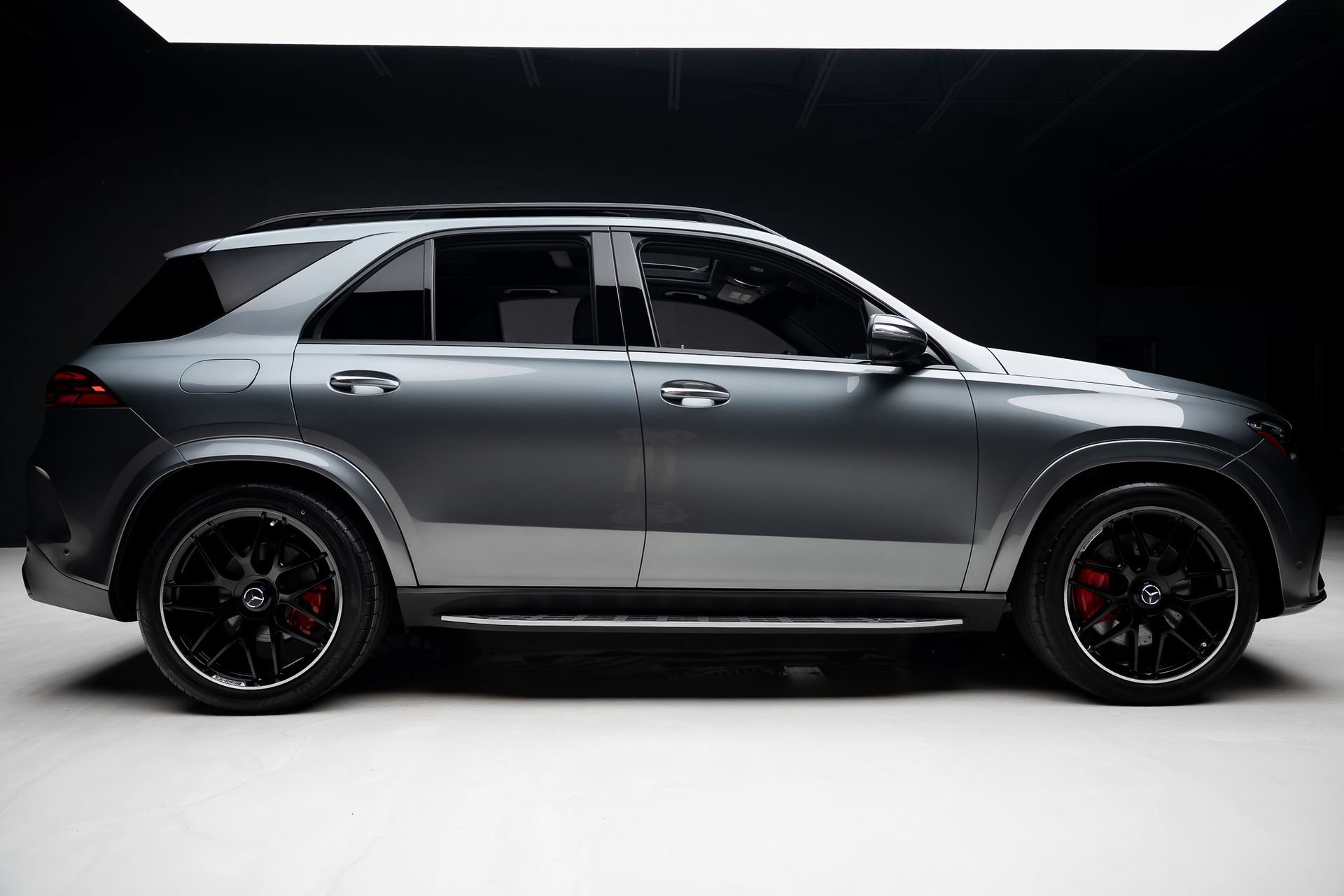 Used 2025 Mercedes-Benz GLE 53 AMG 4MATIC w/ Driver Assistance Package image 38