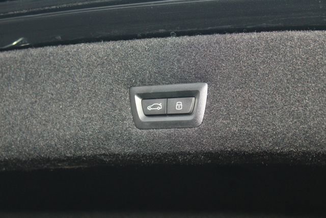 Used 2025 BMW i7 xDrive60 image 8