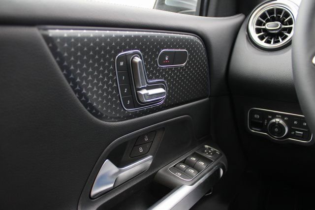 New 2026 Mercedes-Benz GLB 250 4MATIC image 24
