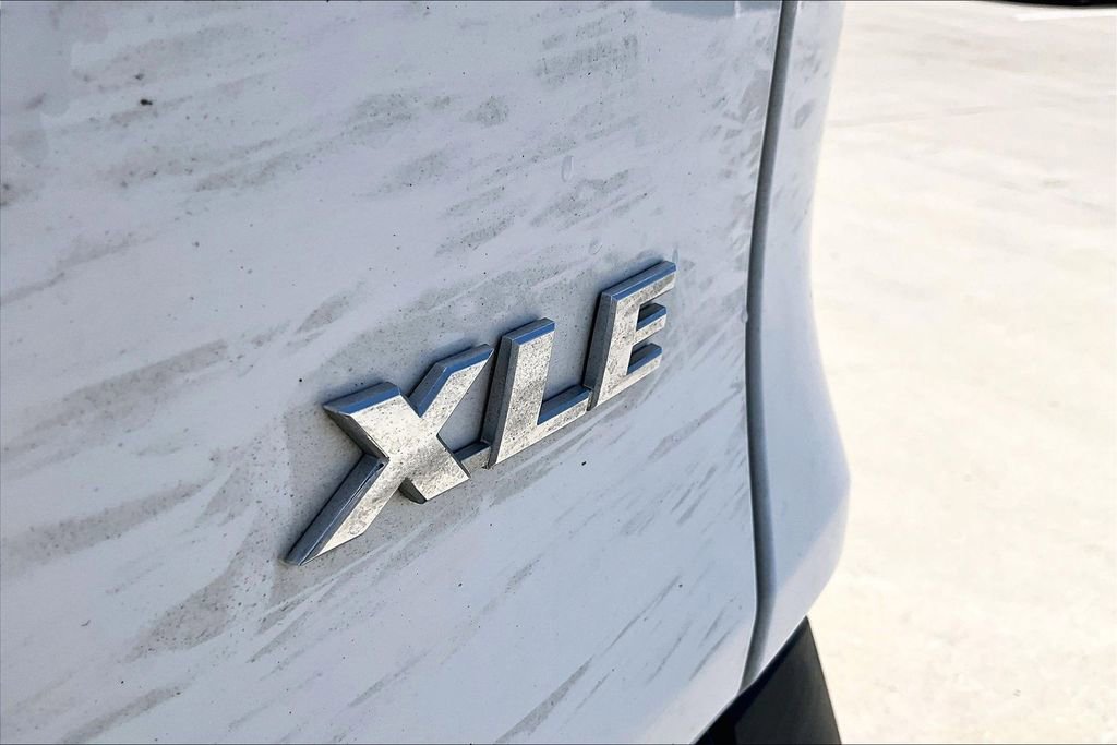 Used 2025 Toyota RAV4 XLE FWD image 36