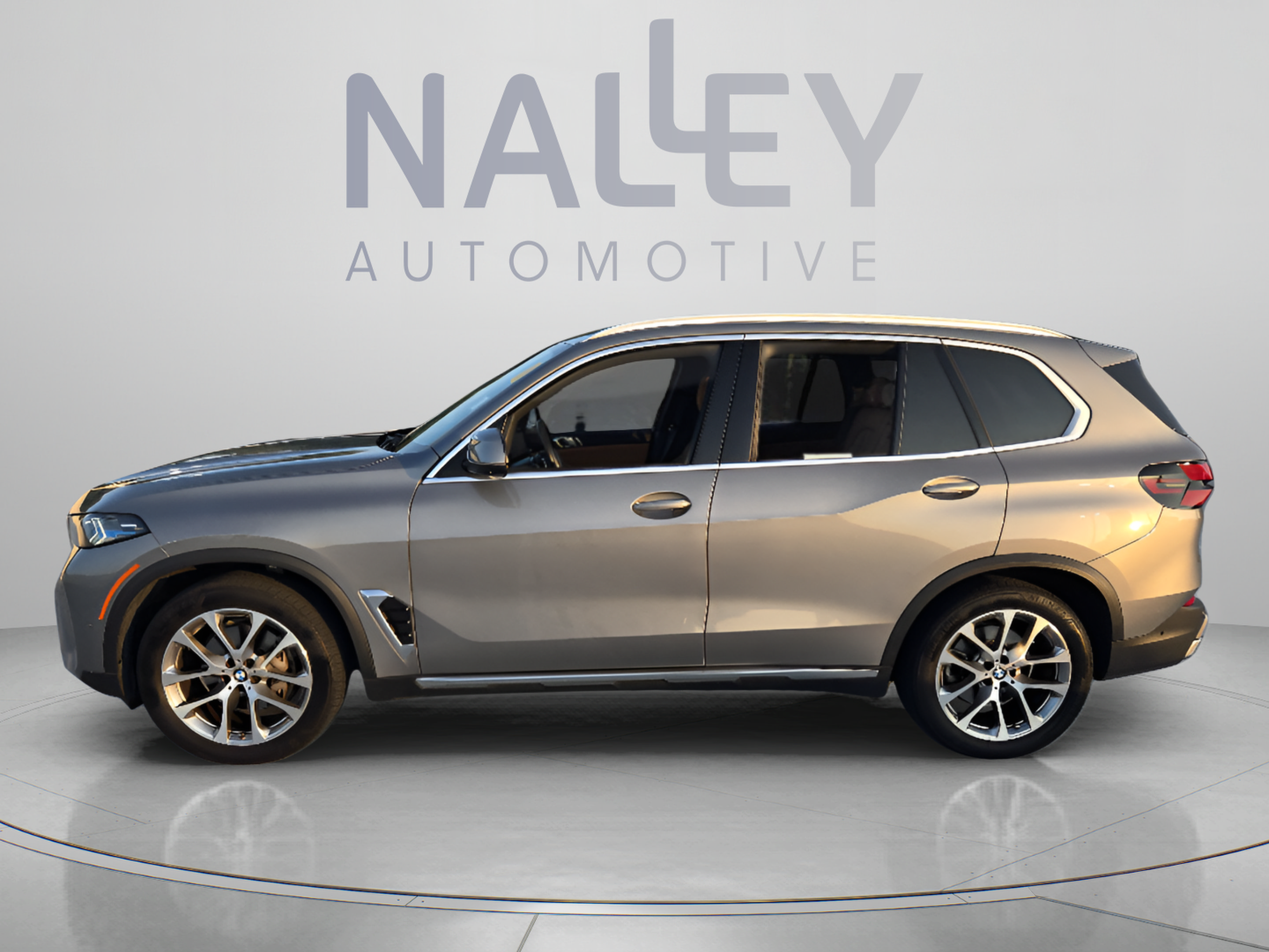 Used 2024 BMW X5 xDrive40i w/ Premium Package AWD/4WD image 2