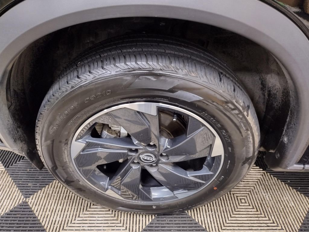 Used 2024 Nissan Rogue SV image 5