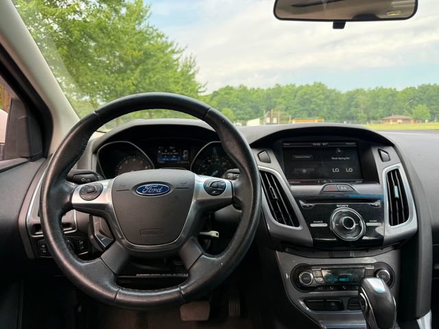 Used 2014 Ford Focus Titanium FWD image 9