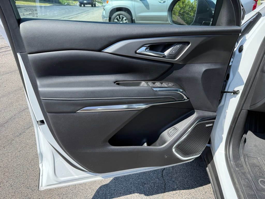 Used 2024 Chevrolet Traverse LT w/ Enhanced Driving Package image 13