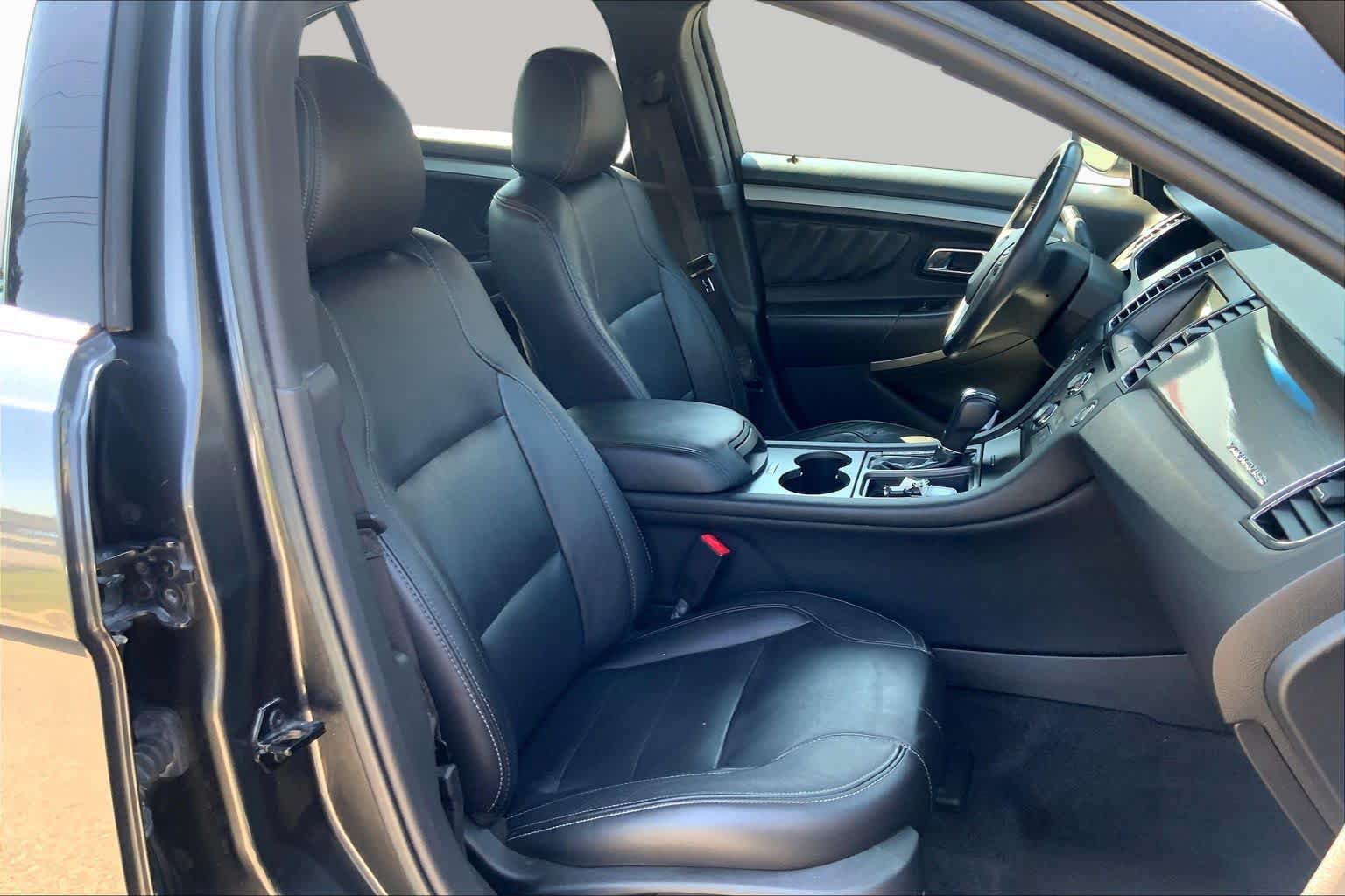 Used 2018 Ford Taurus SEL w/ Equipment Group 201A FWD image 9