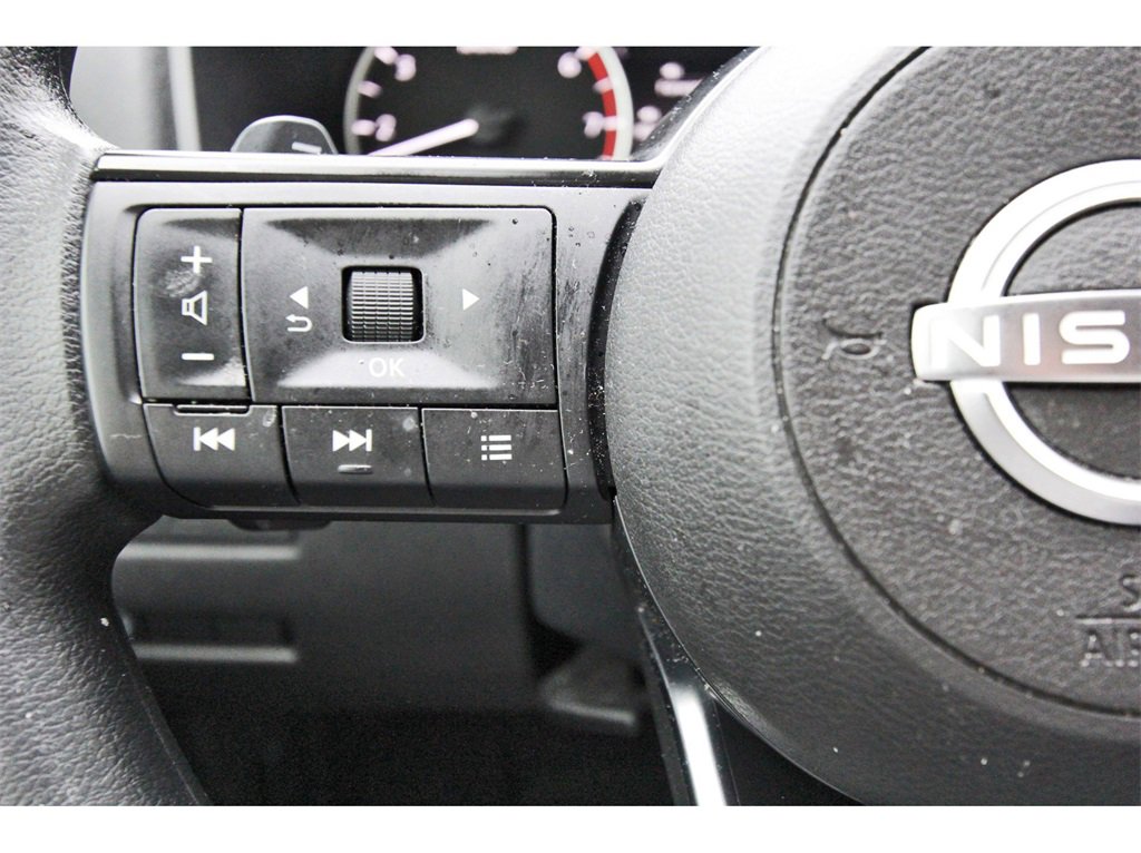 Used 2024 Nissan Rogue S image 11