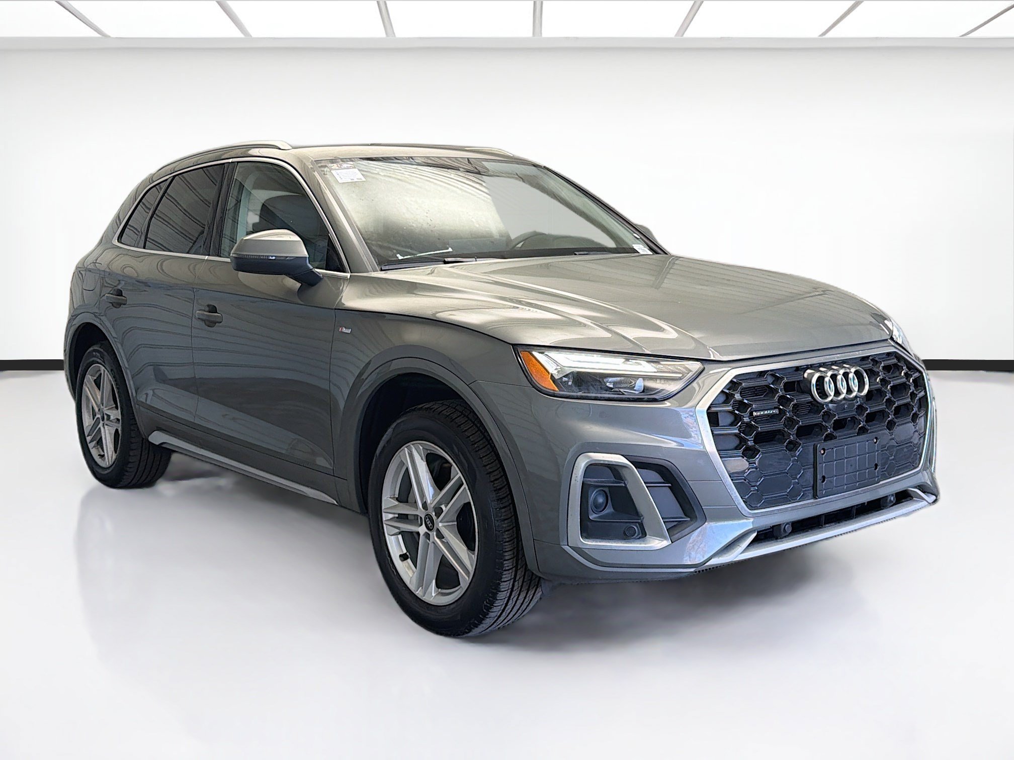 Used 2024 Audi Q5 e Premium Plus w/ Premium Plus Package AWD/4WD image 3