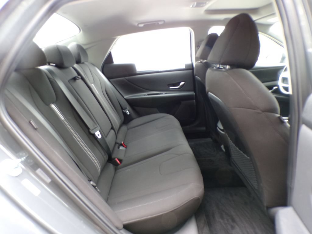 Certified 2025 Hyundai Elantra SEL FWD image 18