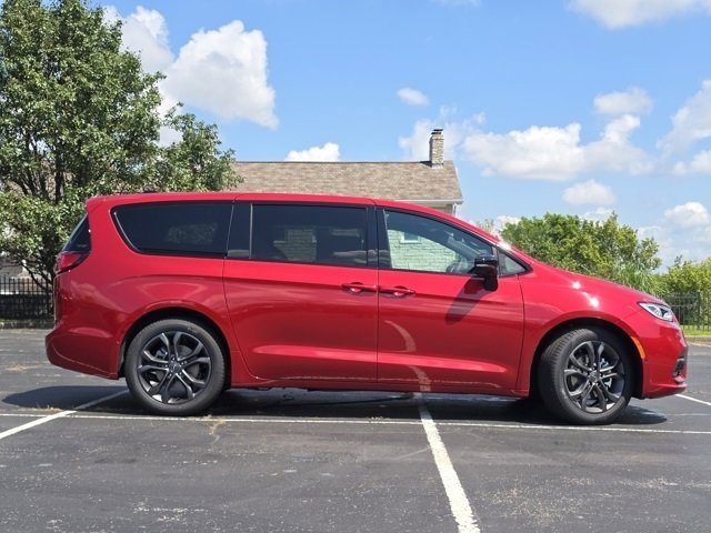New 2026 Chrysler Pacifica Select image 25