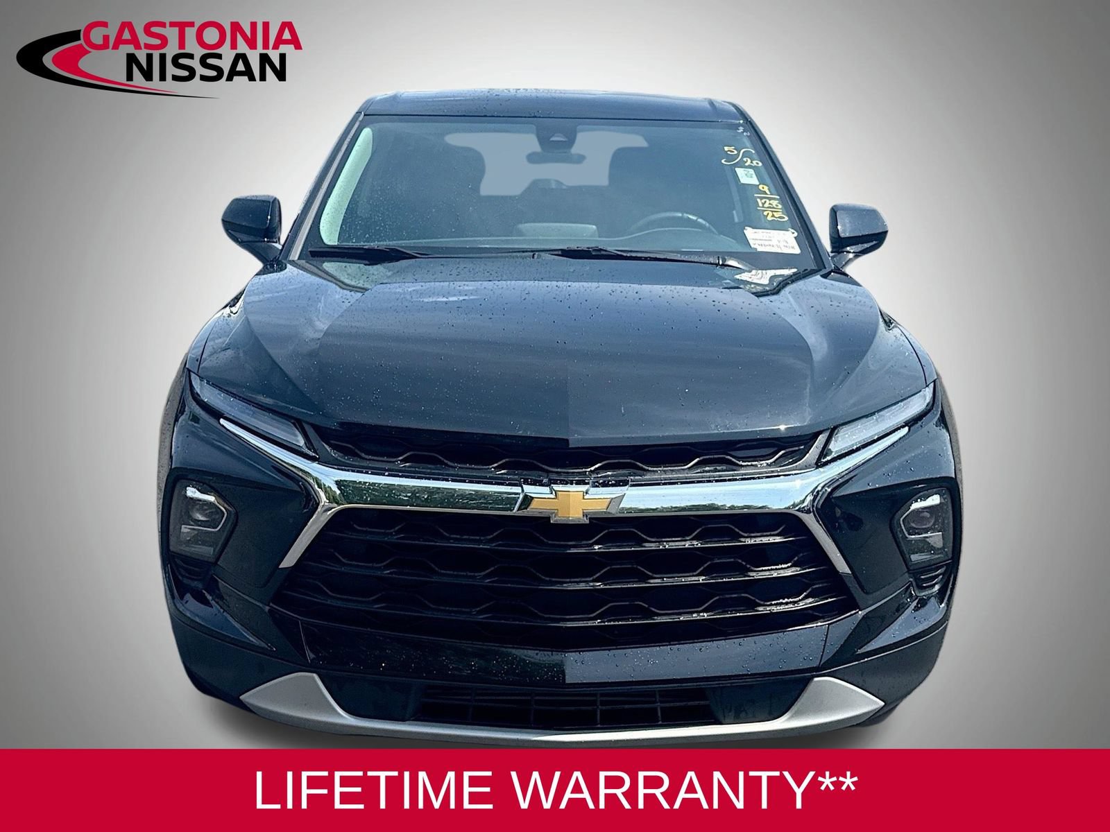 Used 2025 Chevrolet Blazer LT AWD/4WD image 2