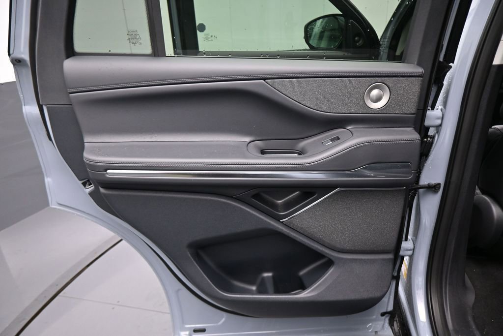 New 2026 Lincoln Navigator Reserve AWD/4WD image 12