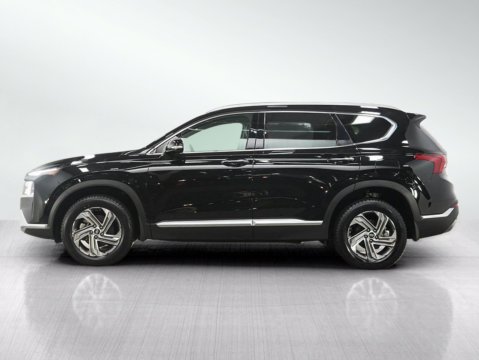 Certified 2023 Hyundai Santa Fe SEL w/ Premium Package AWD/4WD image 2