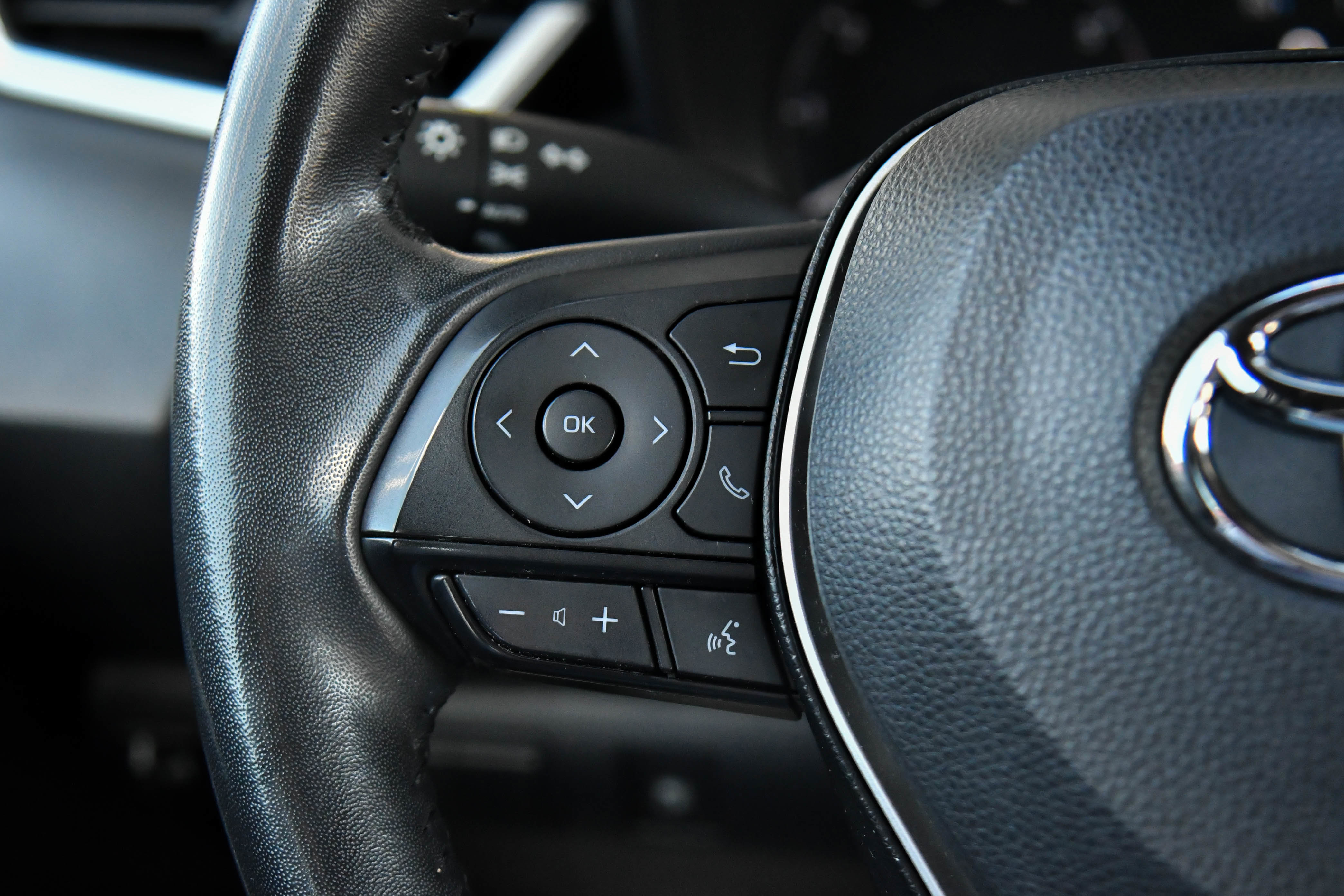 Used 2024 Toyota Corolla SE w/ SE Package image 33