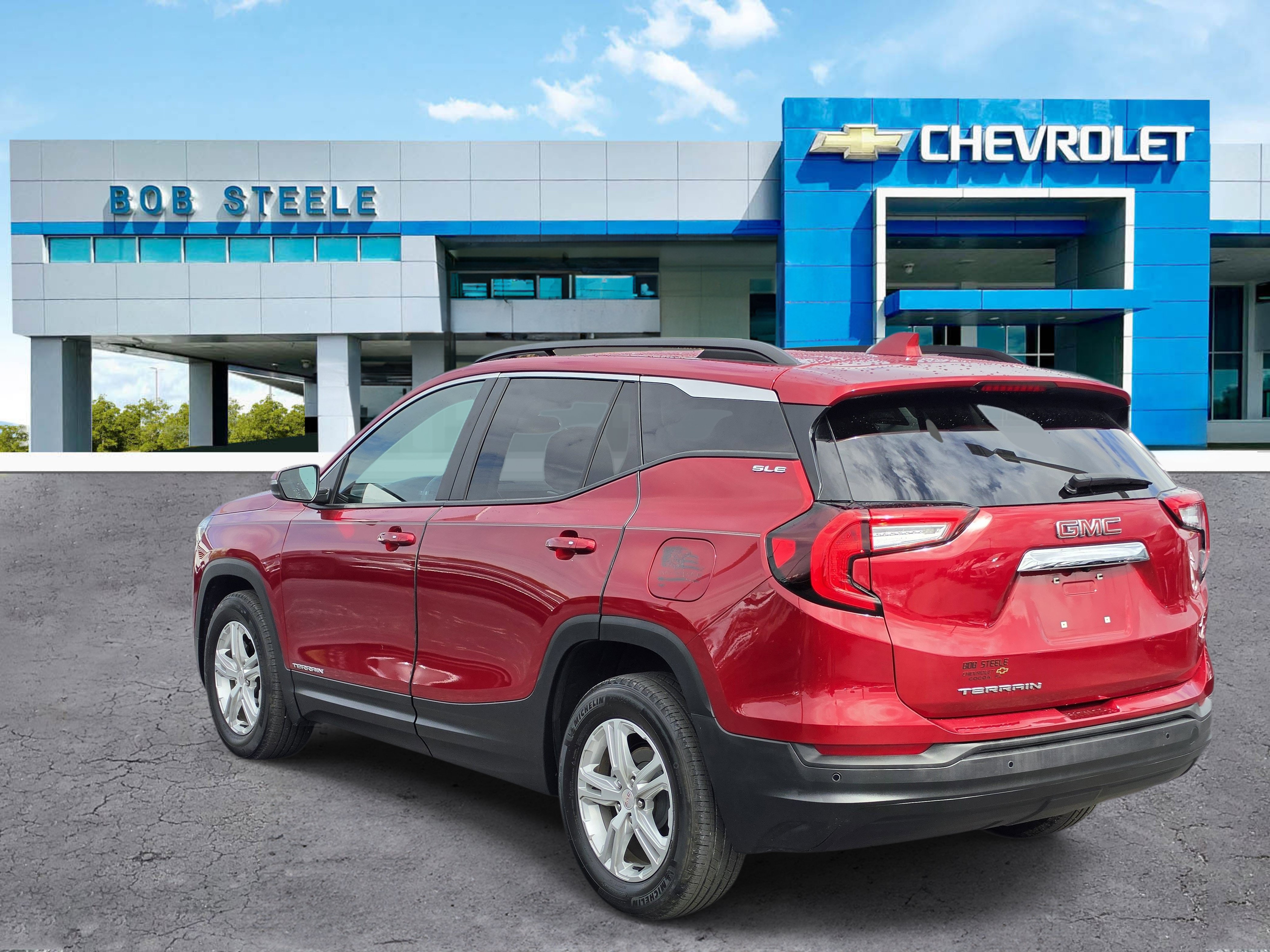 Certified 2024 GMC Terrain SLE w/ Driver Convenience Package FWD image 3