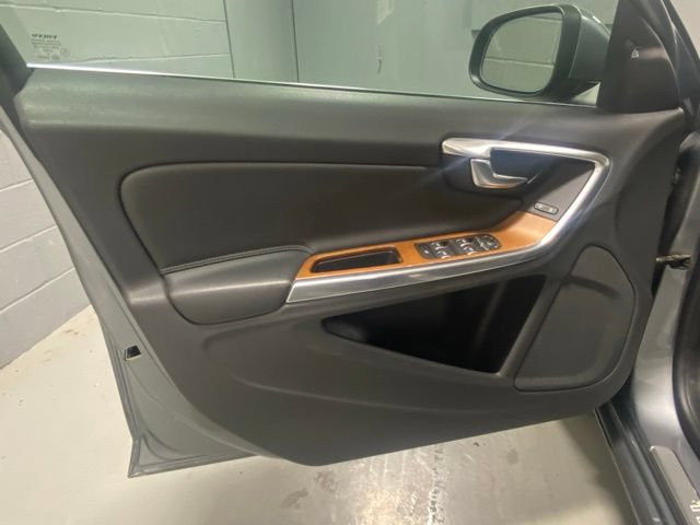 Used 2016 Volvo S60 T5 Inscription Platinum w/ Climate Package AWD/4WD image 7