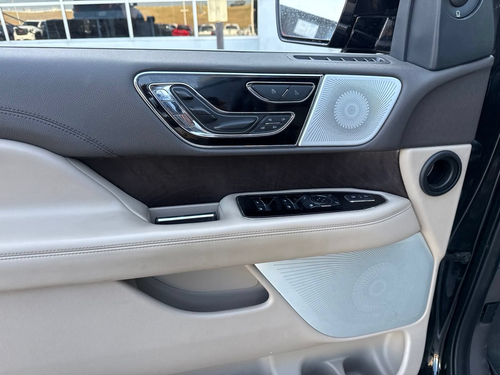 Used 2022 Lincoln Navigator Reserve AWD/4WD image 14