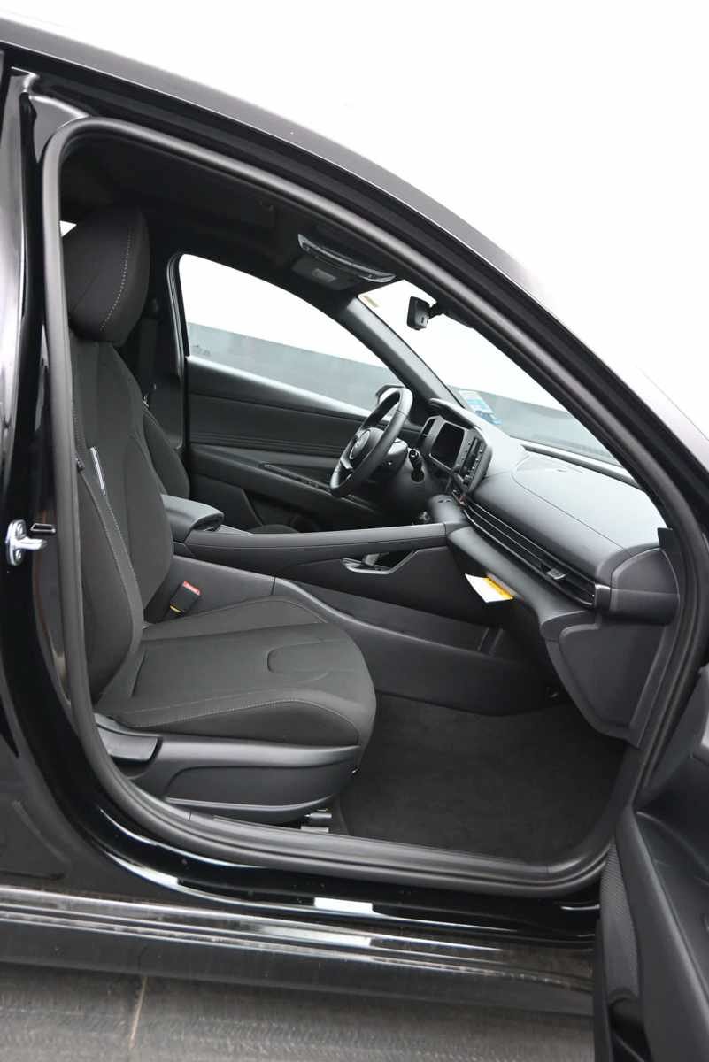 New 2026 Hyundai Elantra SEL Sport FWD image 11