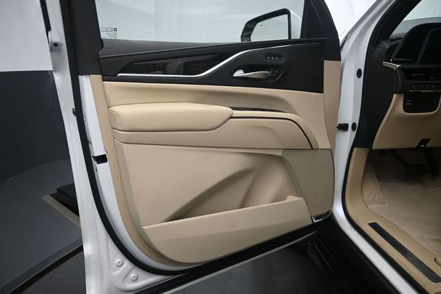 Used 2023 Cadillac Escalade Premium Luxury AWD/4WD image 12