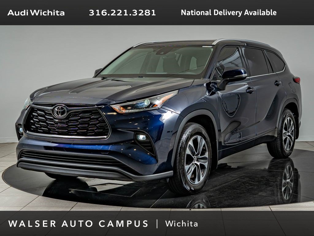 Used 2021 Toyota Highlander XLE AWD/4WD image 1