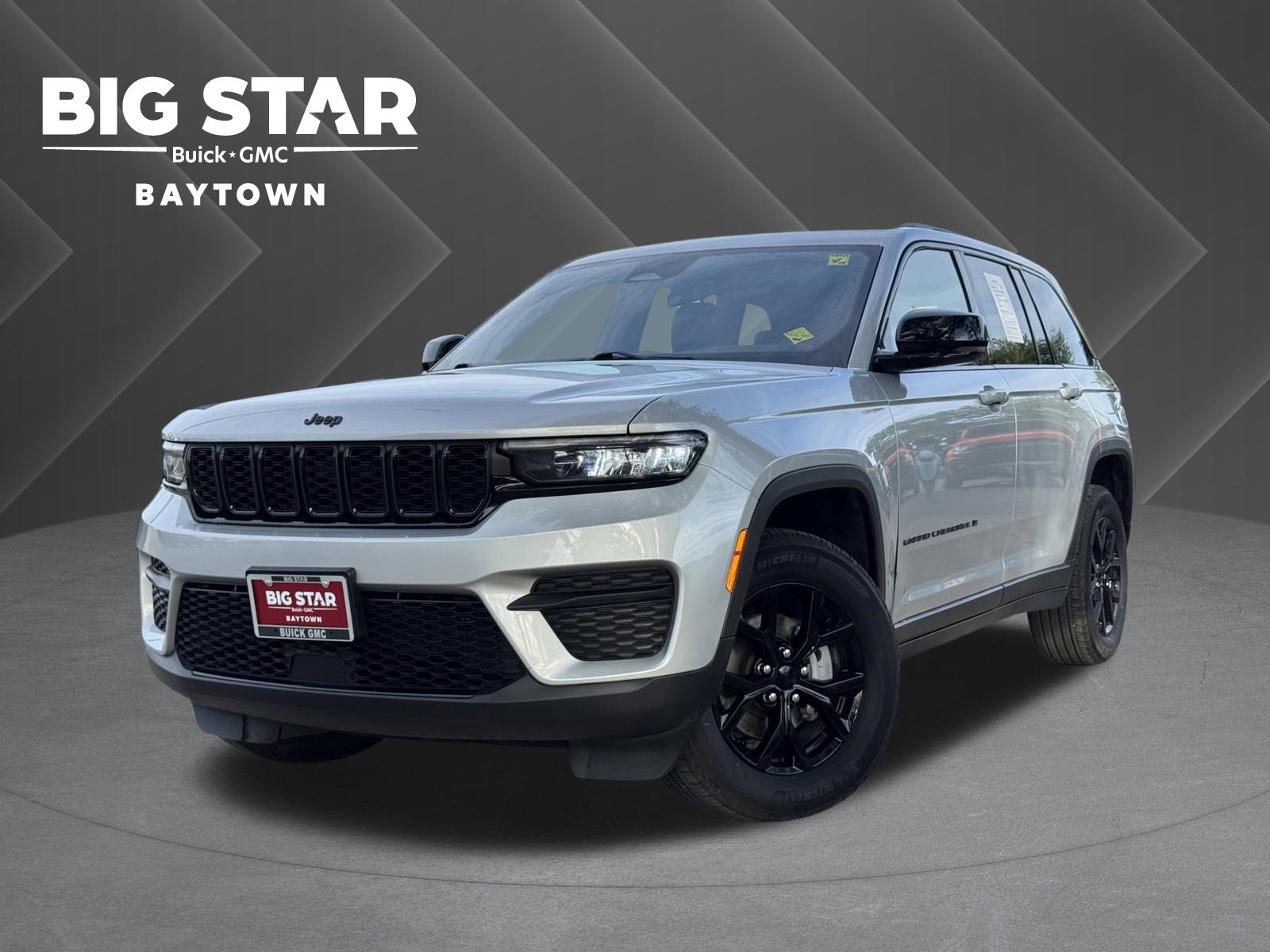 Used 2025 Jeep Grand Cherokee Altitude image 1