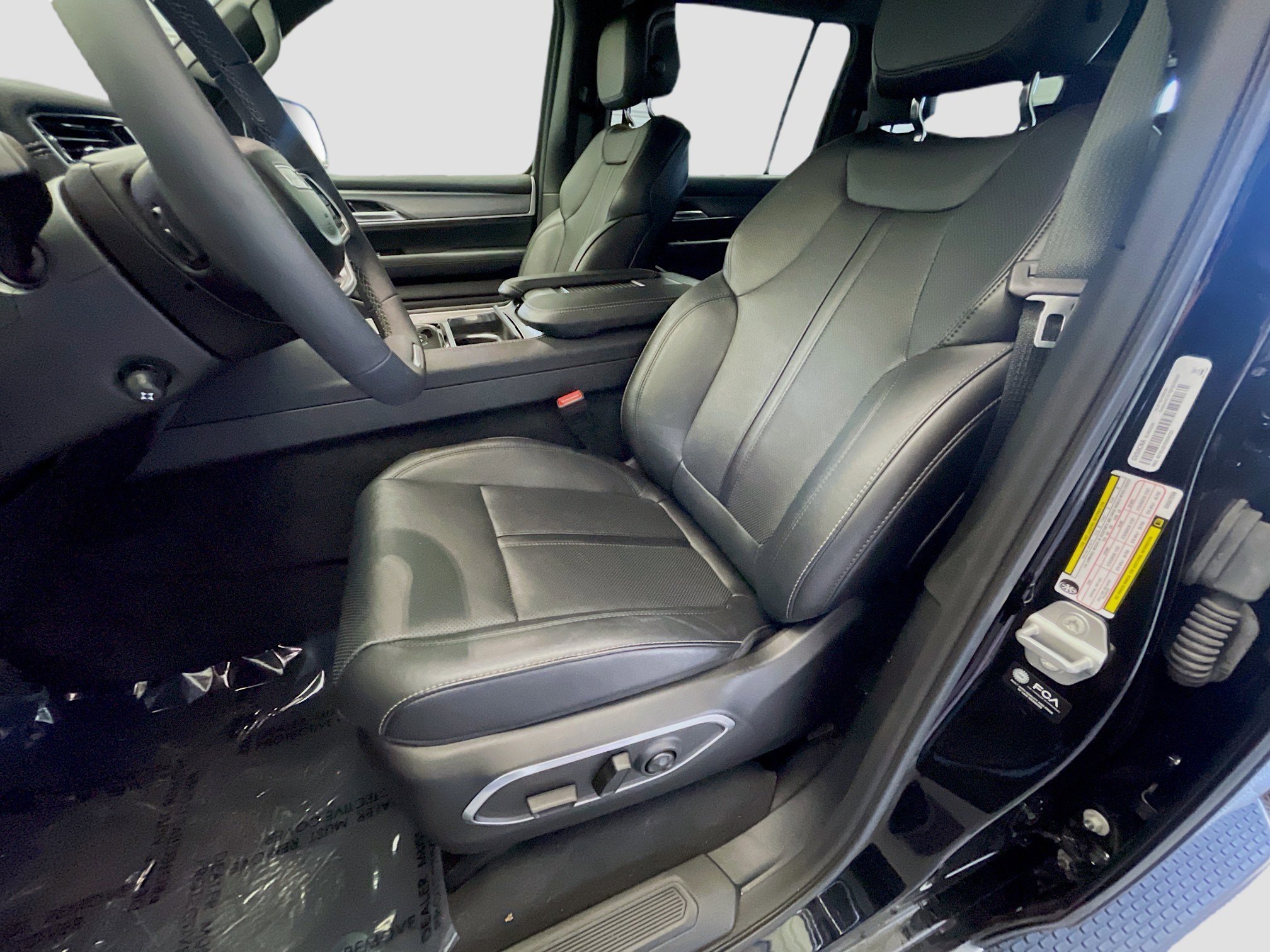 Used 2025 Jeep Wagoneer 4WD image 14