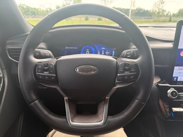 Certified 2022 Ford Explorer Platinum w/ Equipment Group 601A AWD/4WD image 51