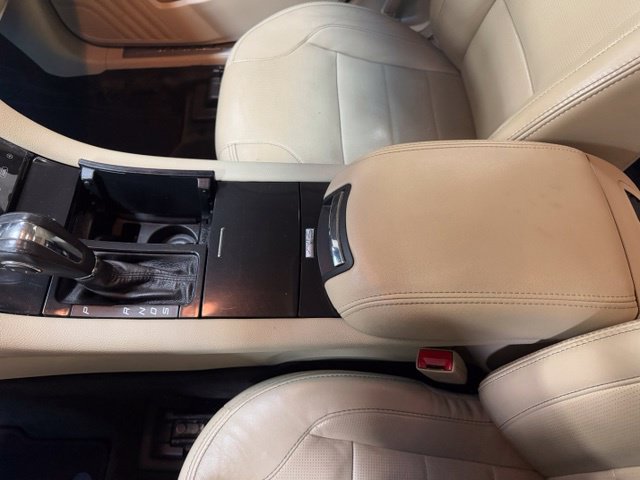 Used 2013 Ford Taurus Limited FWD image 28