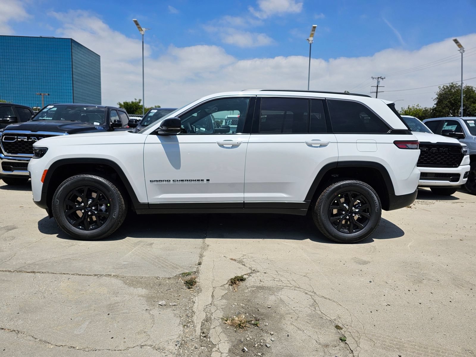 New 2026 Jeep Grand Cherokee Altitude RWD image 4