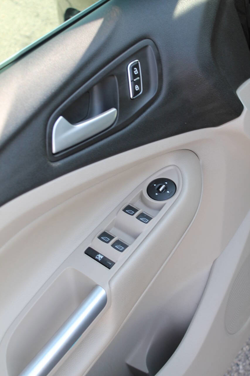 Used 2013 Ford C-MAX SEL FWD image 10