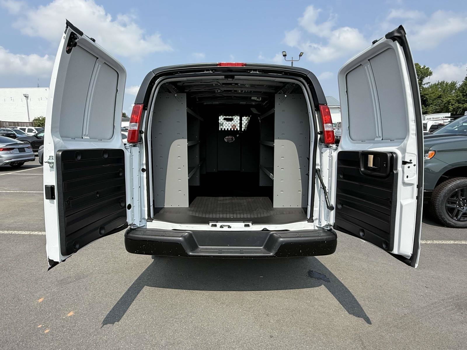 New 2025 Chevrolet Express 3500 Extended RWD image 21