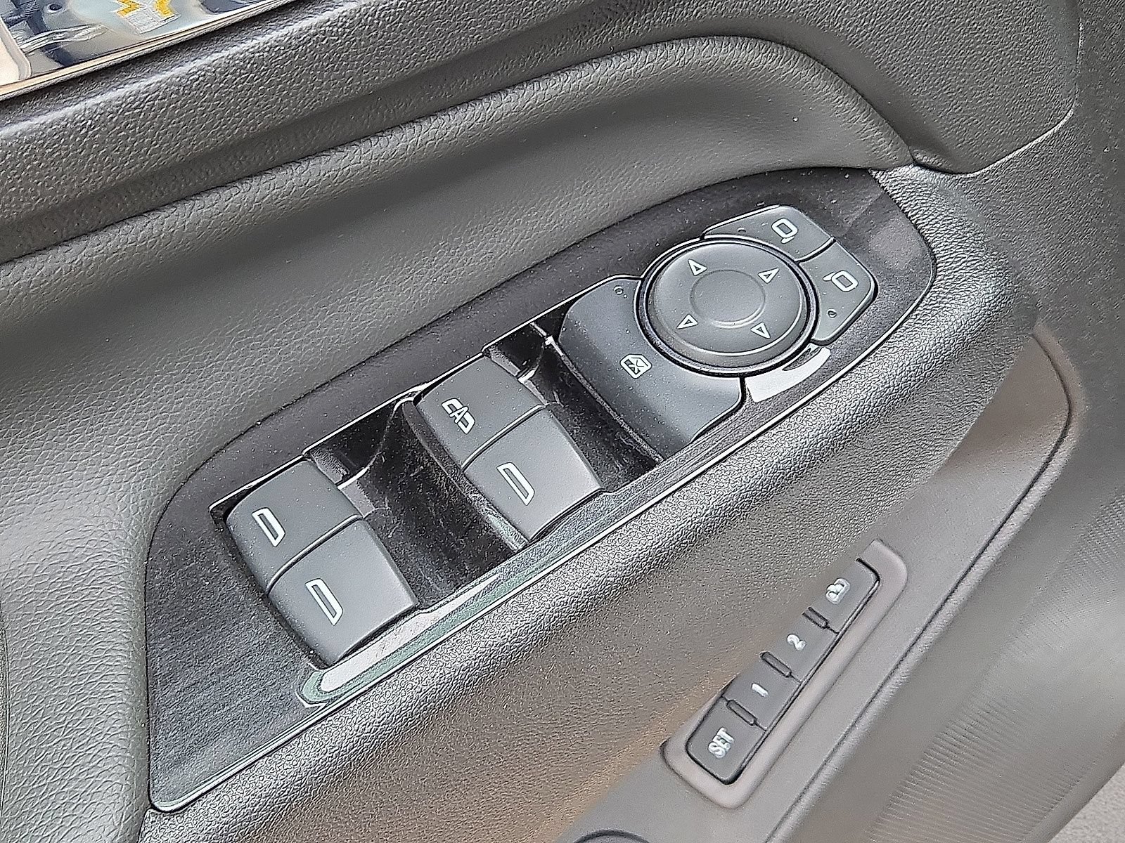 Used 2022 Chevrolet Equinox Premier AWD/4WD image 23