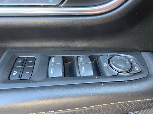 Used 2023 GMC Yukon XL SLT AWD/4WD image 36