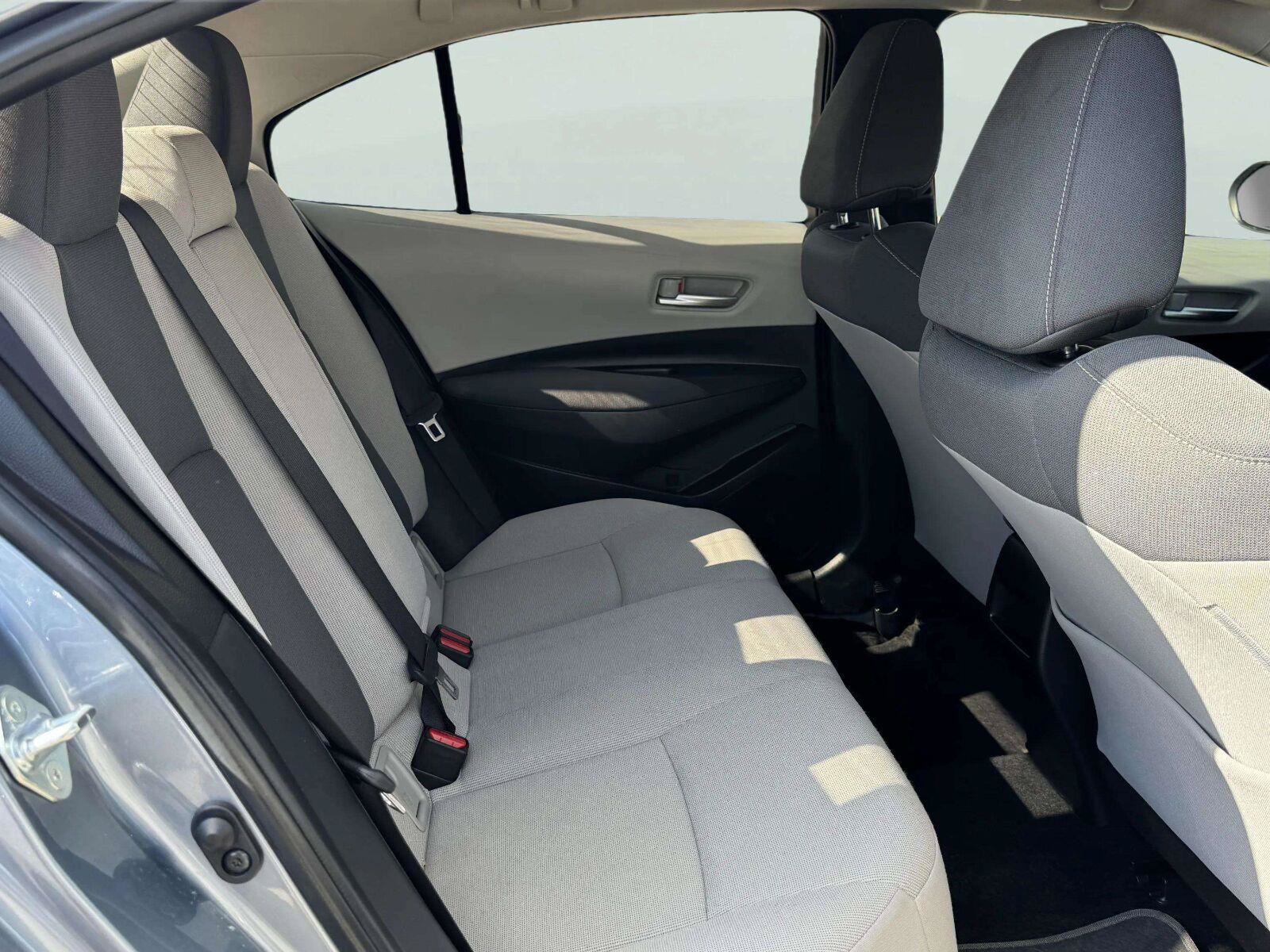 Used 2021 Toyota Corolla LE FWD image 34