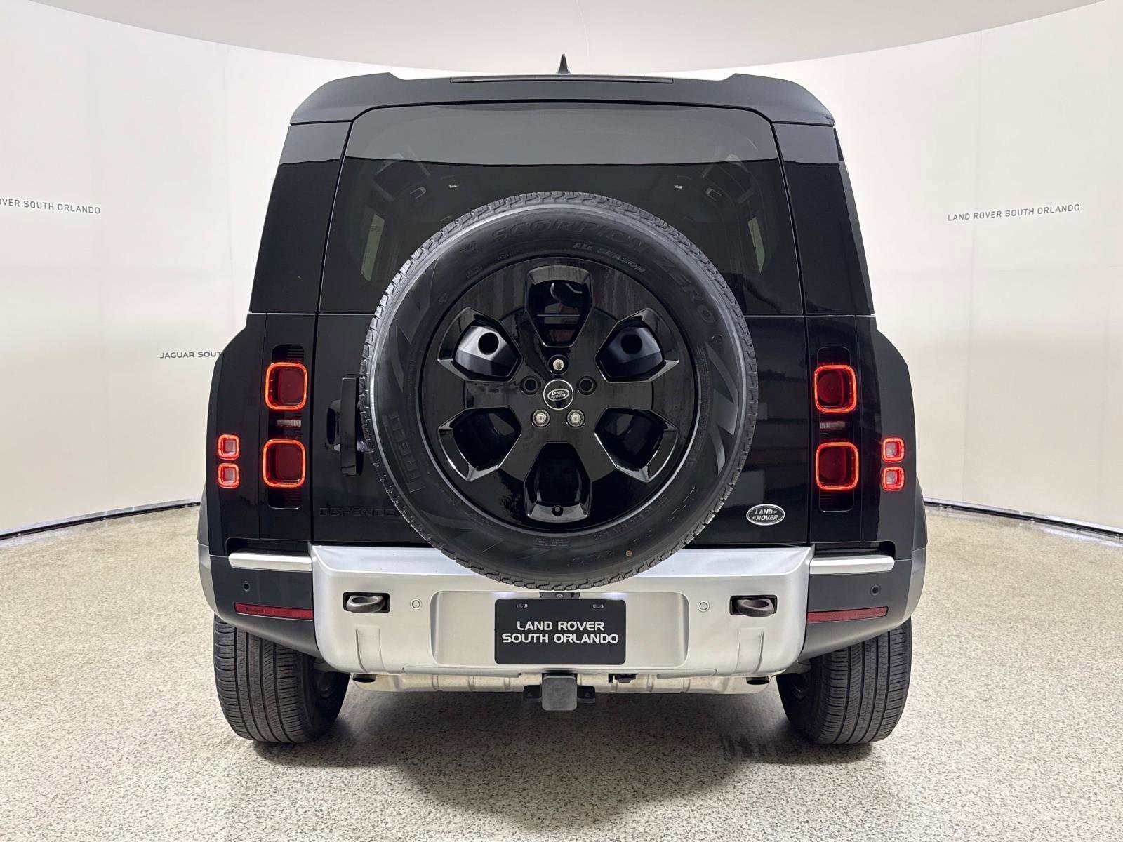 Used 2023 Land Rover Defender 110 S AWD/4WD image 4