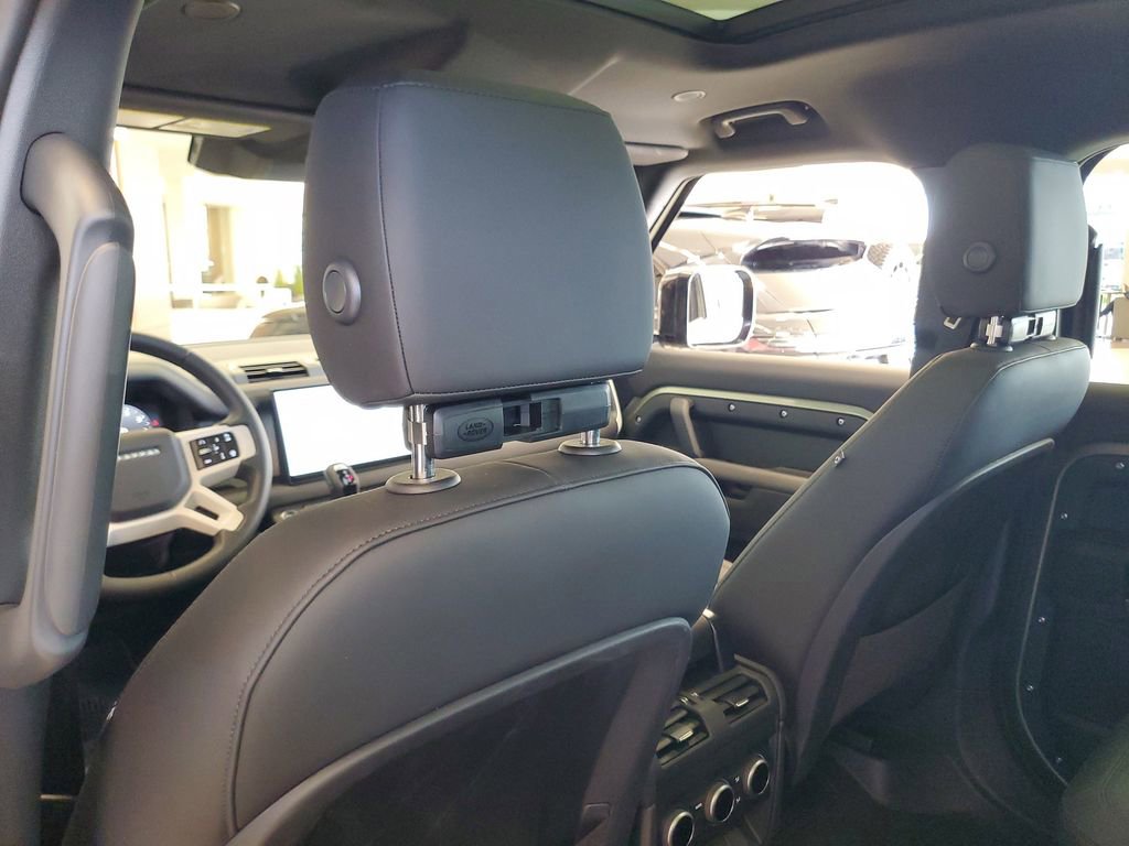 Certified 2025 Land Rover Defender 130 X-Dynamic SE AWD/4WD image 24