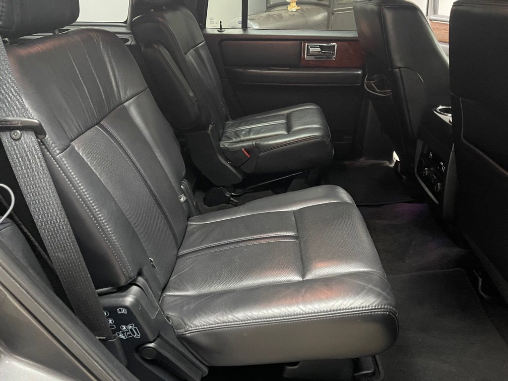 Used 2016 Lincoln Navigator Select RWD image 21
