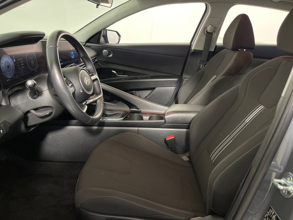 Certified 2025 Hyundai Elantra SEL FWD image 13