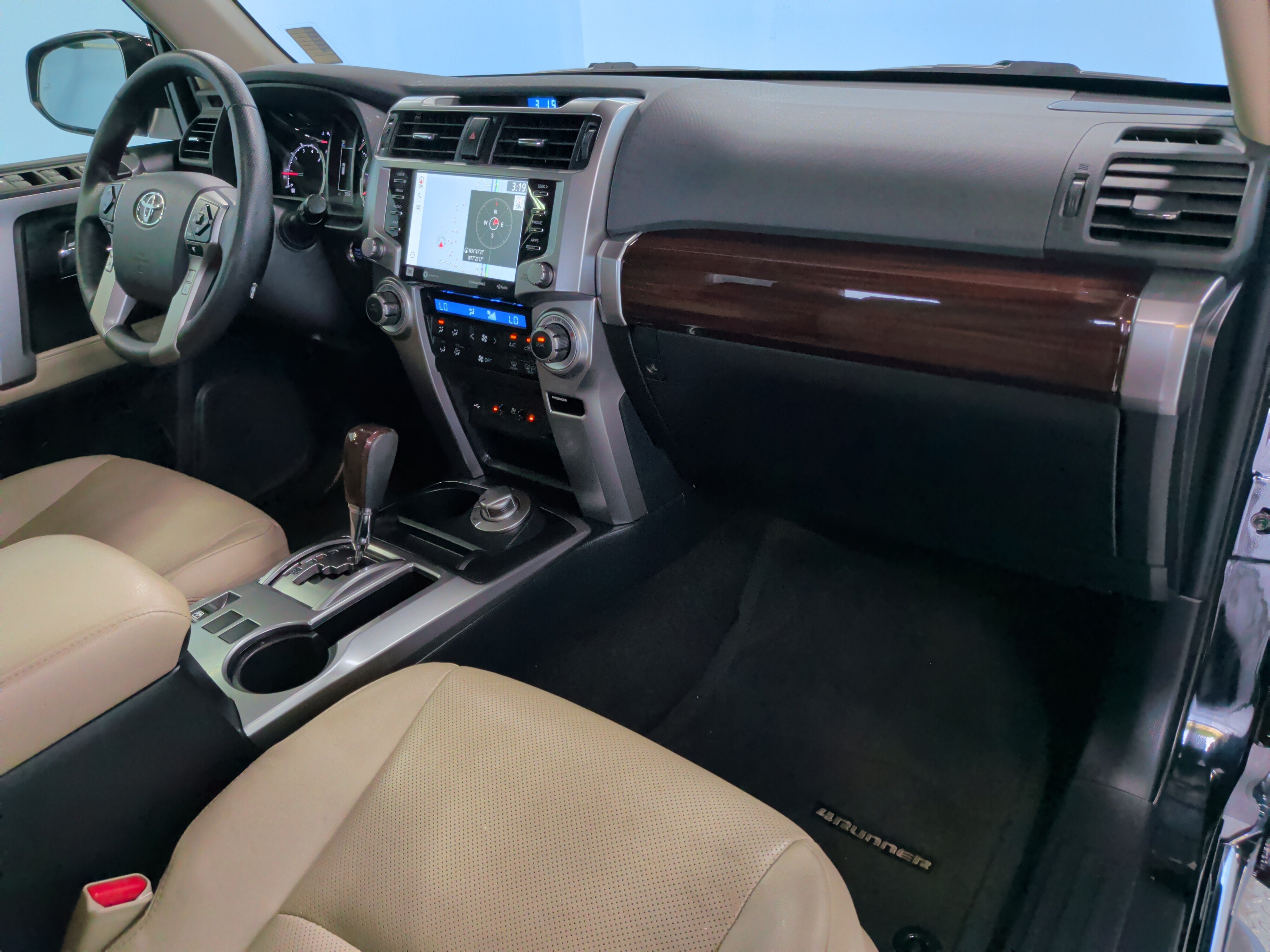 Used 2024 Toyota 4Runner Limited AWD/4WD image 34